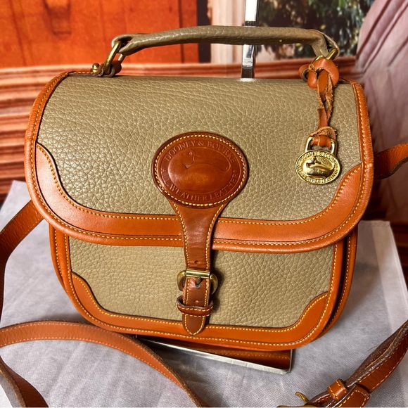Y2K Dooney & Bourke Tan and Orange Saddle Crossbody Bag, buckle close, charm - Picture 4 of 17